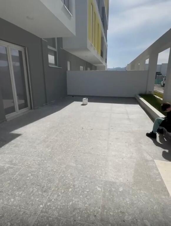 Jepet ambient biznesi me qera Univers City