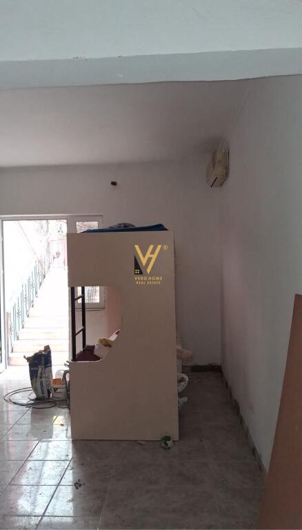 JEPET GARSONIERE 25 M2 ME QERA NE QENDER 50.000 LEKE