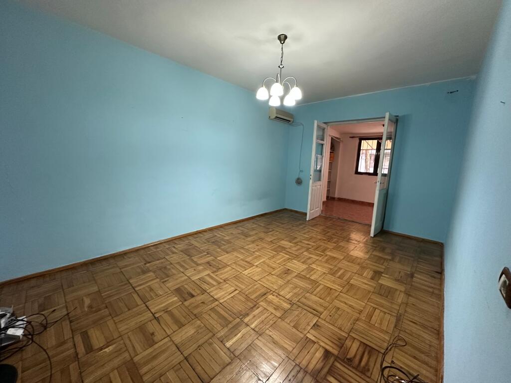 ULET CMIMI NE MYSLYM SHYR PER SHITJE