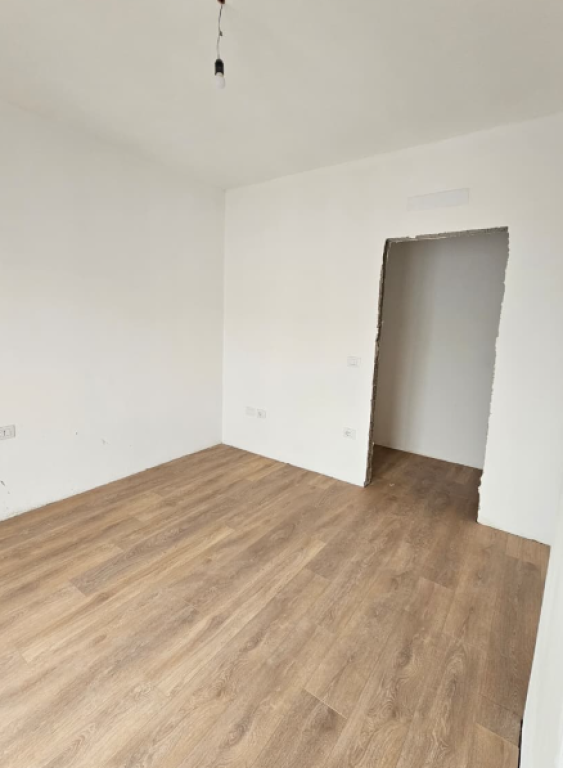 🏡 Shitet Apartament 2+1+2 – Kompleksi Tirana Entry 2