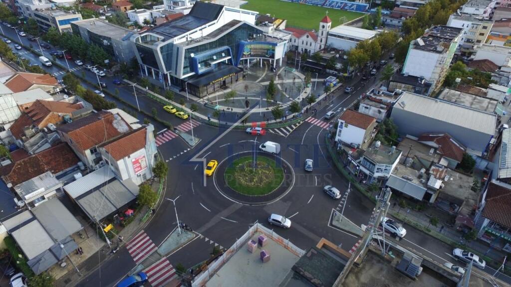 Shitet apartament ne Kamez 2+1+2