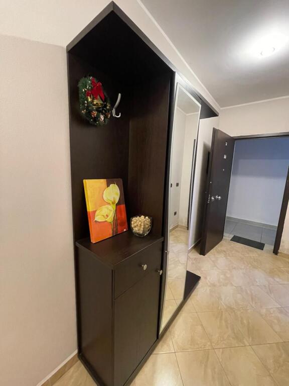 🏢Ne zonen e Xhamllikut,prane Rossman &amp;Lala jepet me qera apartament 2+1+2 i mobiluar 700Euro    