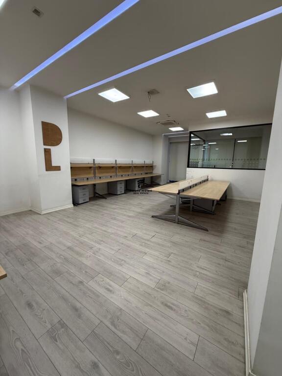 ZYRE ME QERA 1000 M2 RRUGA E KAVAJES 17.000 EURO