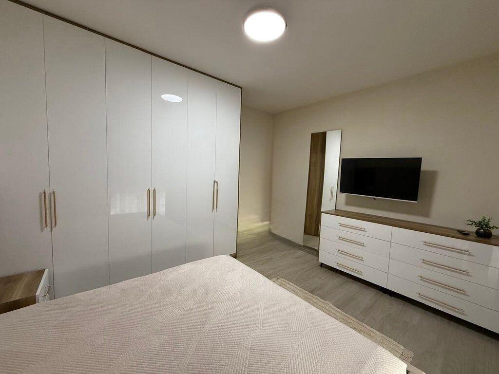 Jepet me qera apartament te Xhamlliku 2+1