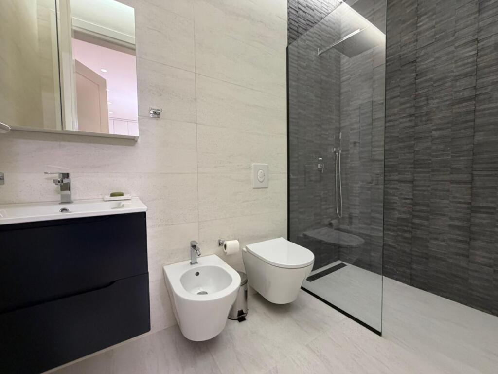 Apartament 2+1+Parking per qira tek Golden Park Residence prane Air Albania.