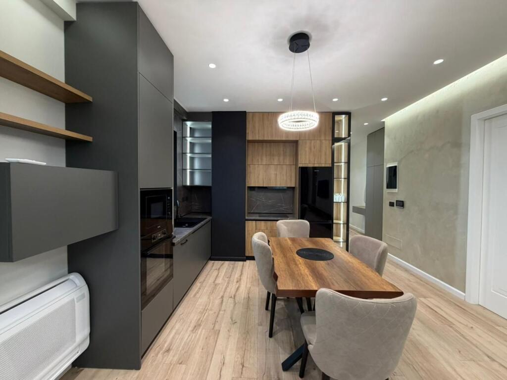 Apartament 2+1+Parking per qira tek Golden Park Residence prane Air Albania.