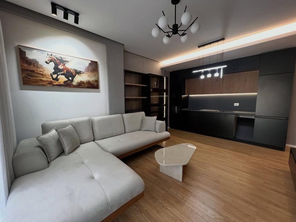 APARTAMENT 2+1 PER QIRA TEK SELVIA!
