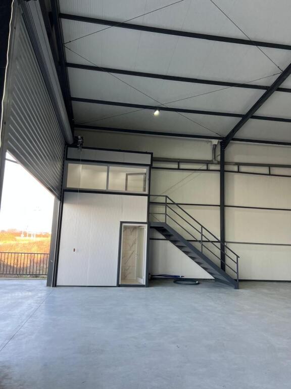 Warehouse for rent at Mbikalimi Fllakes, Durres