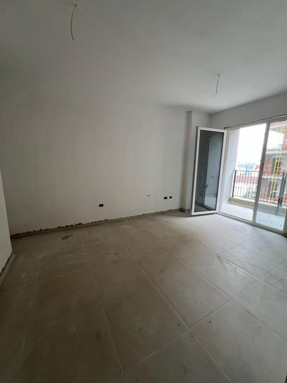 APARTAMENT NE SHITJE 1+1 TE UNIVERS CITY