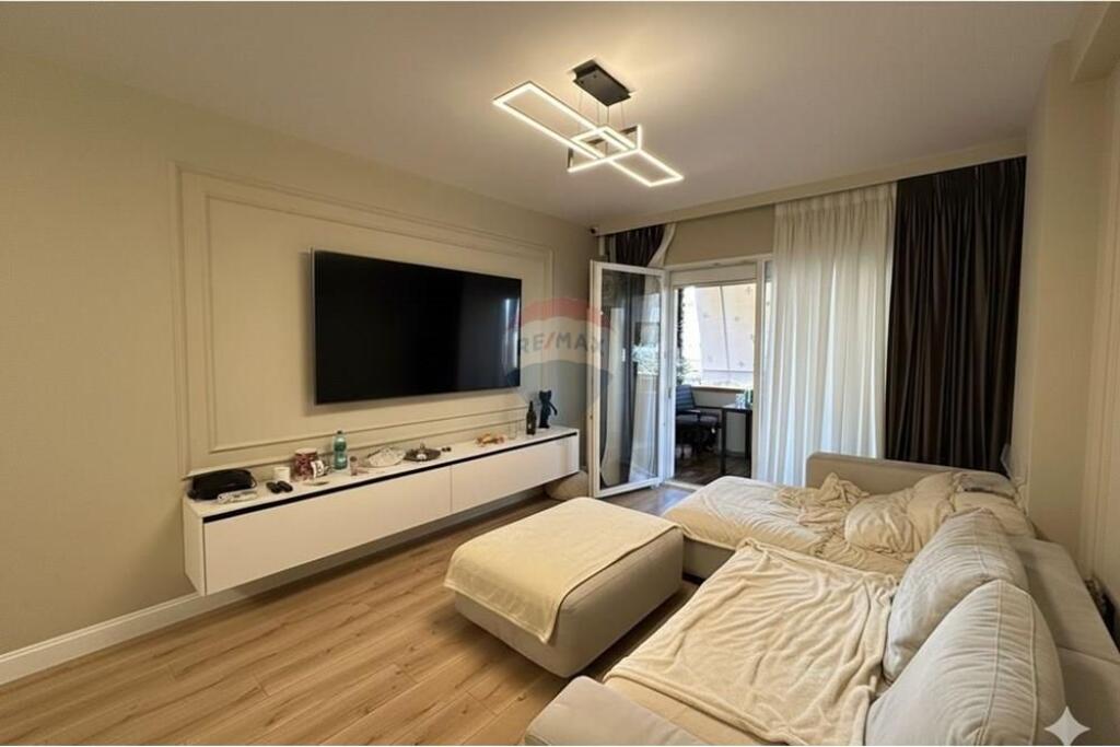 Apartament 2+1 per shitje KIKA 2 Komuna e Parisit !