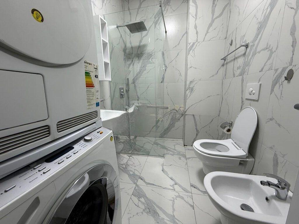 Jepet me qera apartament te Xhamlliku 2+1