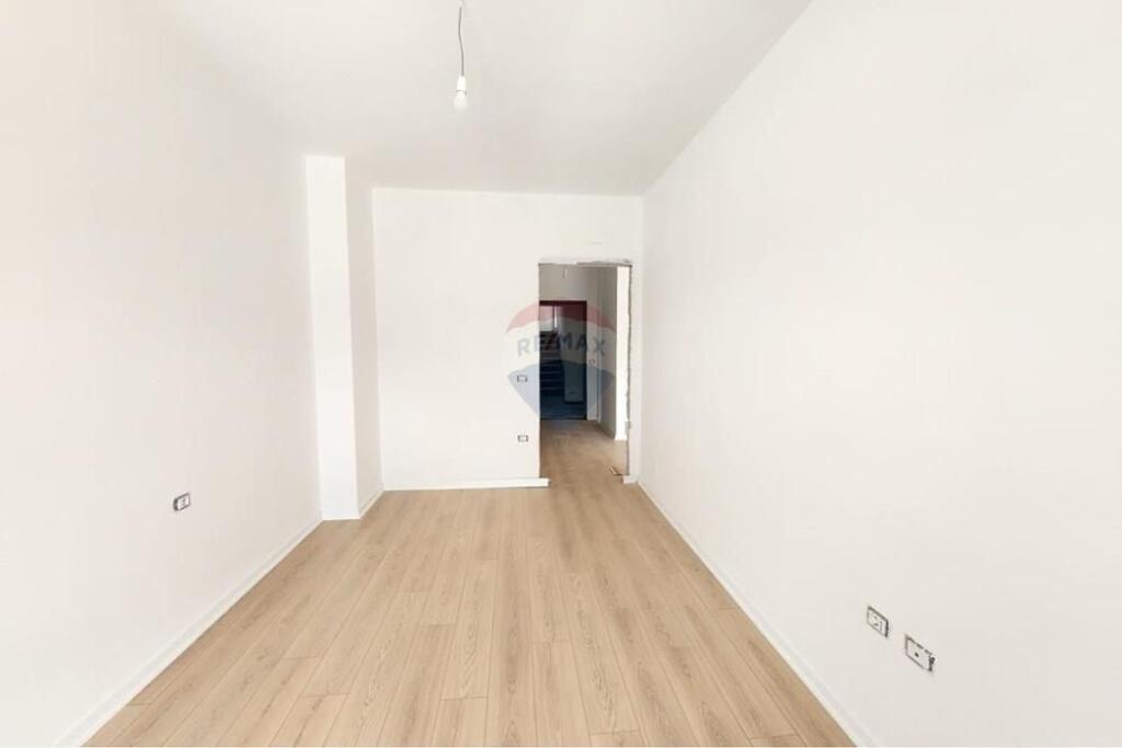 Apartament 1+1 per shitje te 5 Maji!