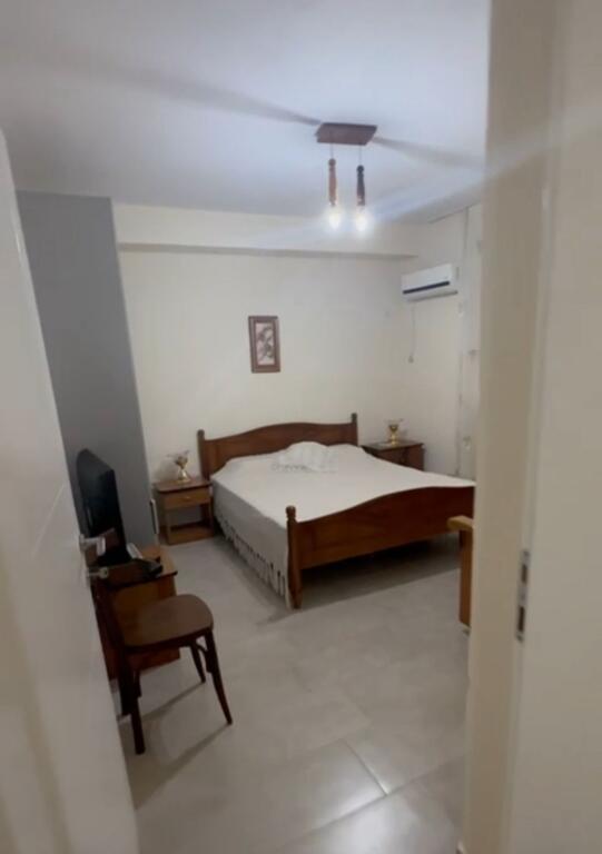 Apartament 1+1 me kuzhine me vete me qera tek Rruga e Dibres, prane Medresese - Tirane (ID D8241Z8)