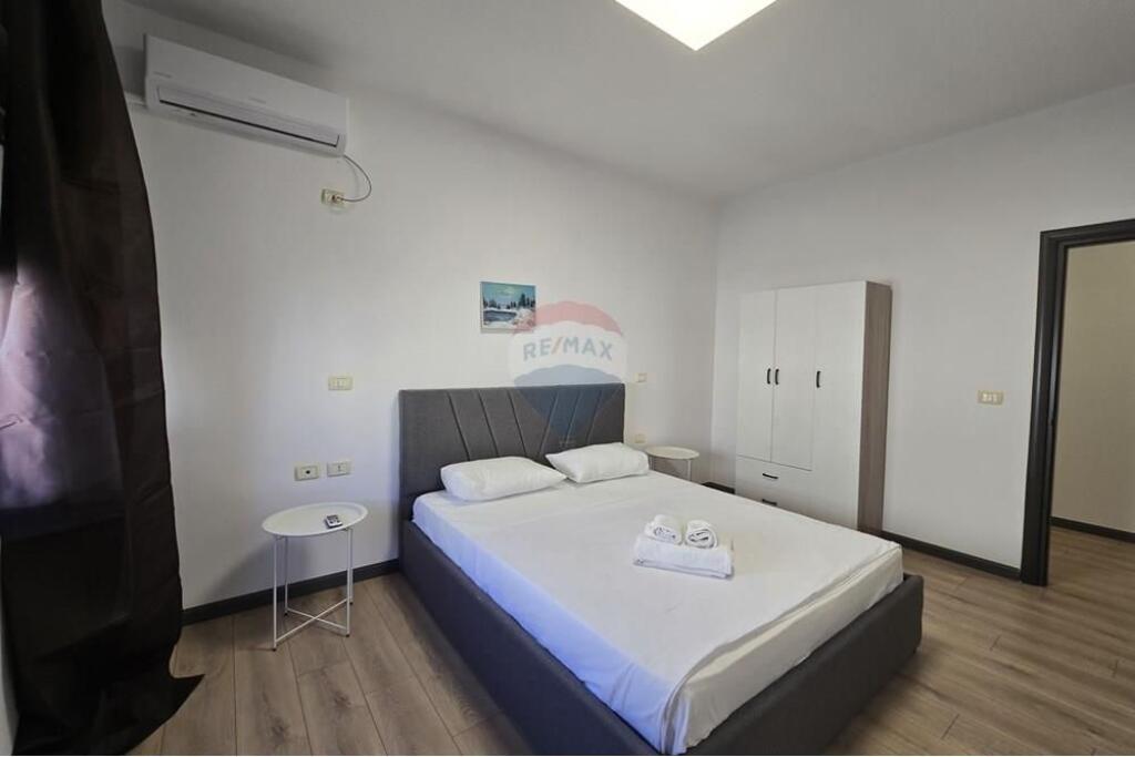 Shitet Apartament 2+1 Komuna e Parisit !