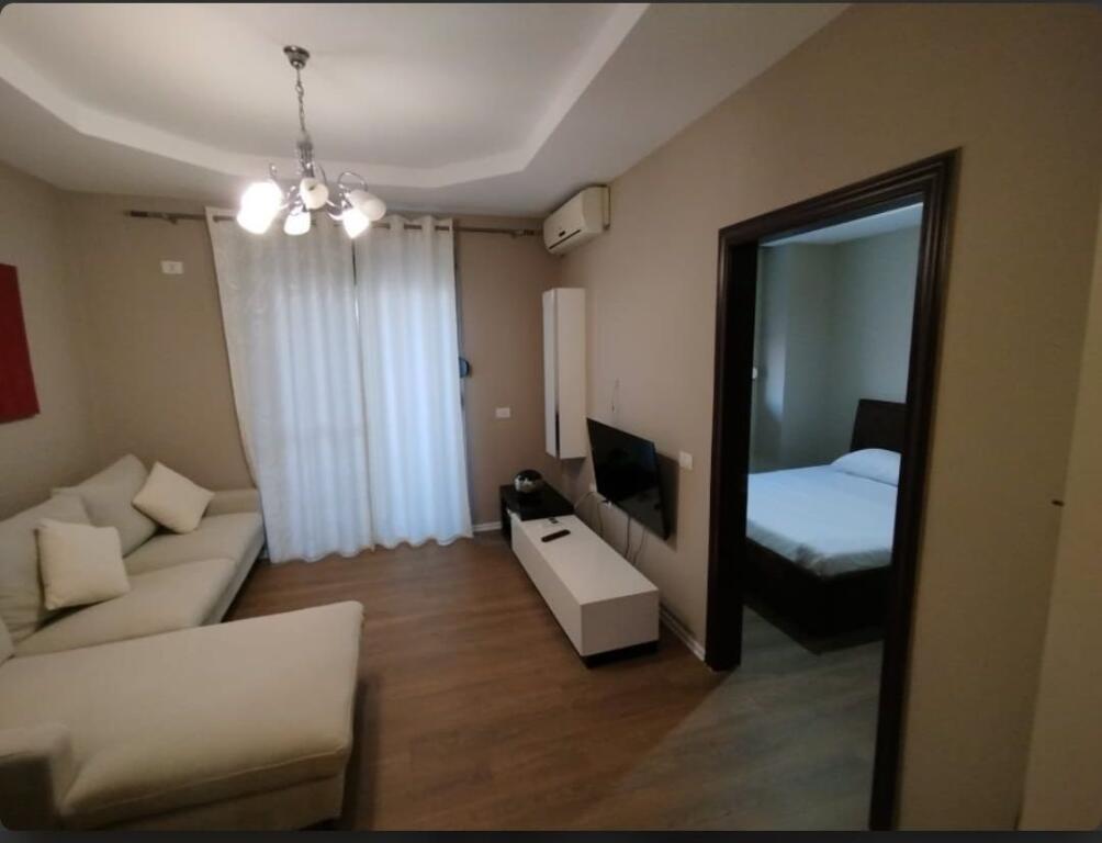 Apartament me qera 1+1+garsoniere ne shitje