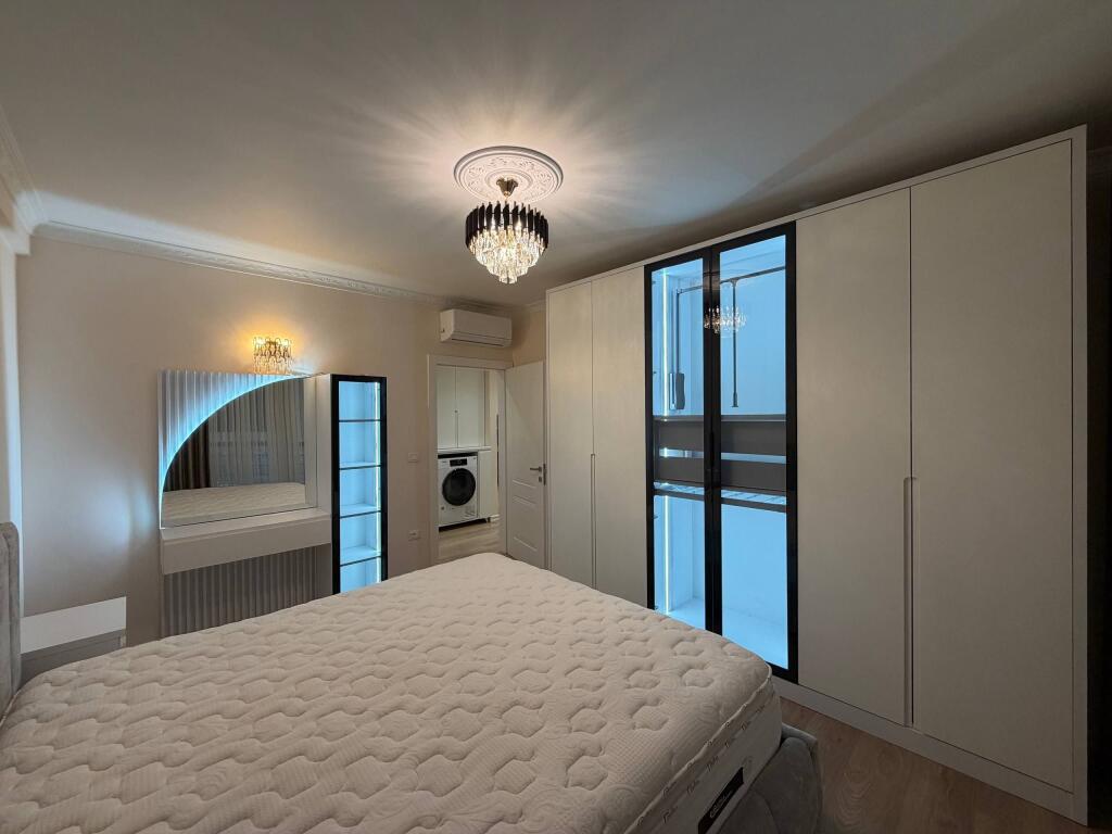 Apartament 2+1+2 Parking tek Colombo tek Liqeni i Thate