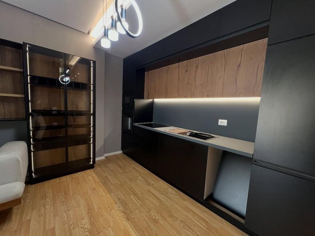 APARTAMENT 2+1 PER QIRA TEK SELVIA!
