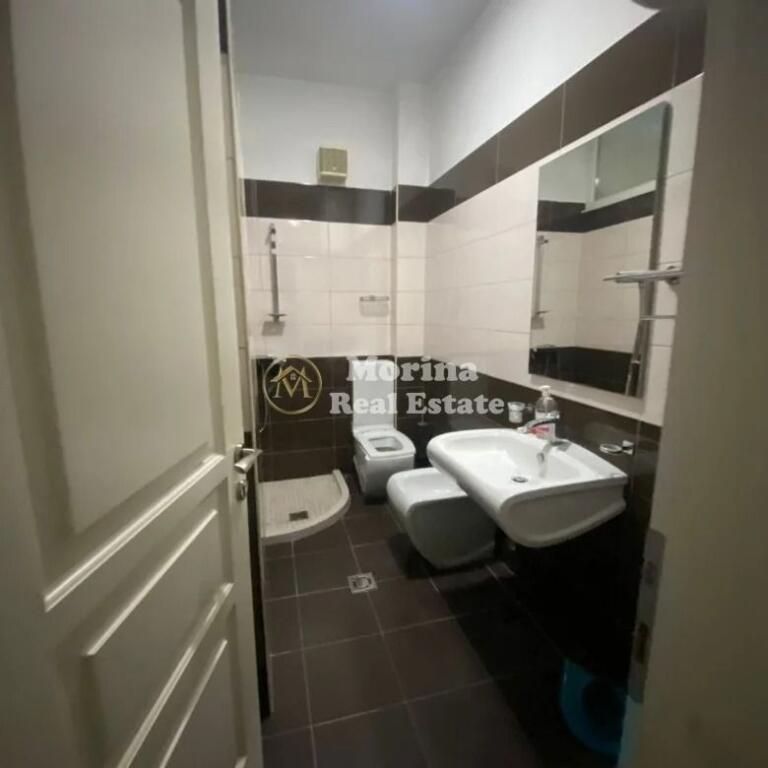 Qera | Ambjent Biznesi | Rruga 5 Maji | 500 €/muaj