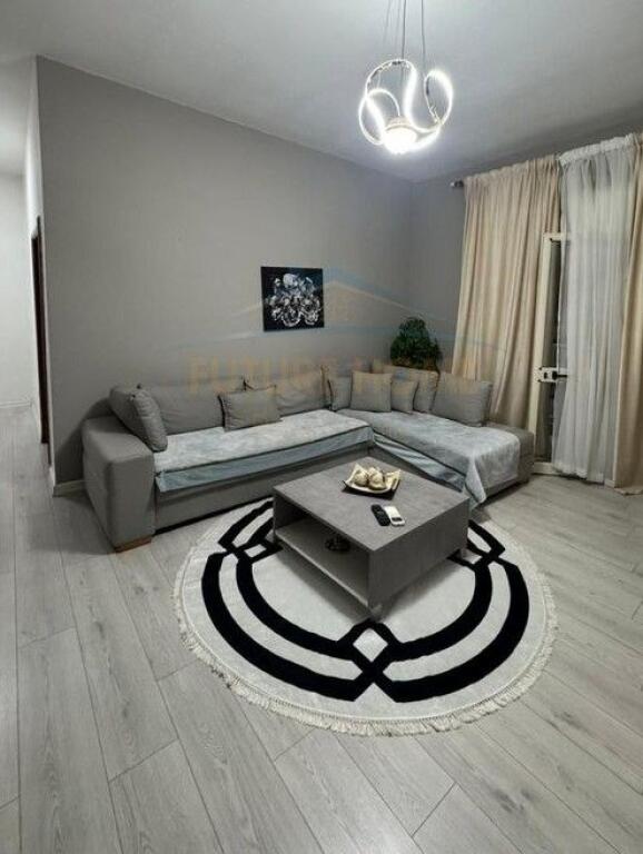 Qera, Apartament 1+1 , Rruga e Barrikadave, Tirane