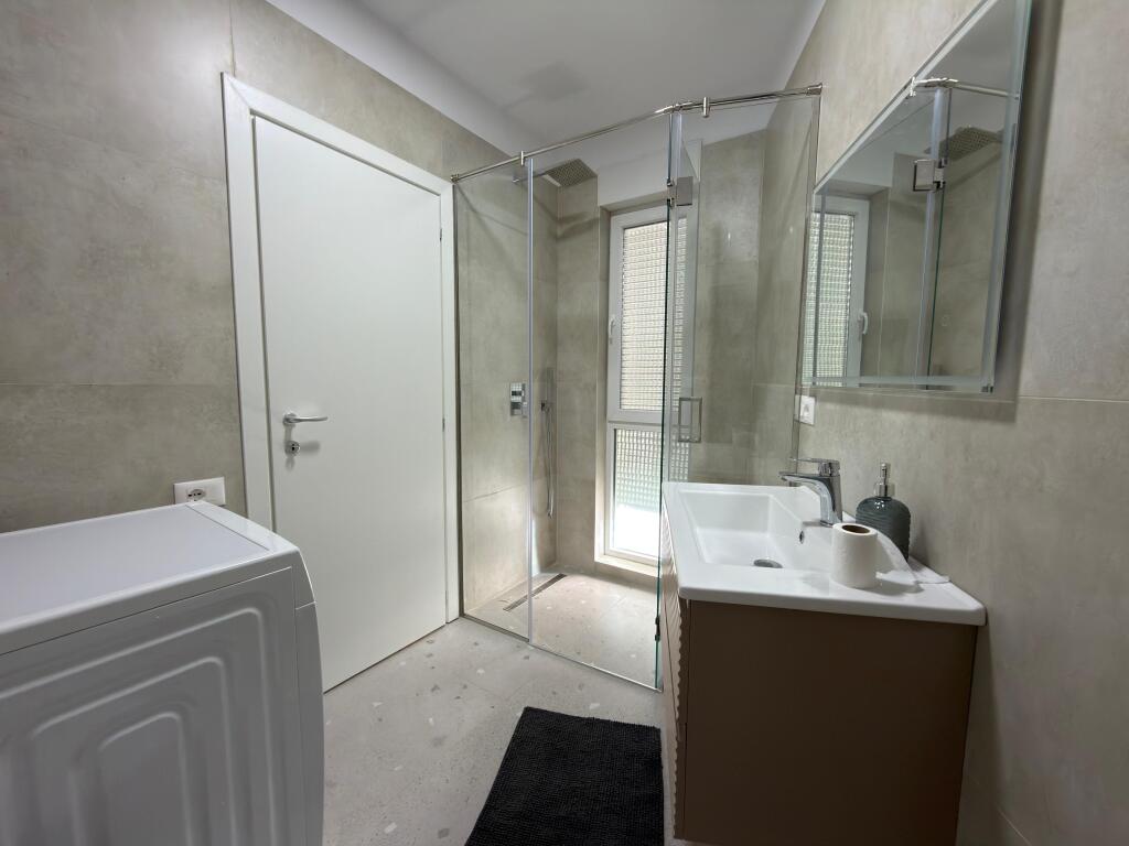 Shitet 2+1 te Kompleksi Magnet