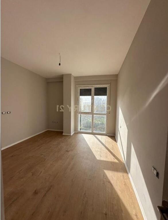 Zyra per Qira tek Bulevardi i Ri