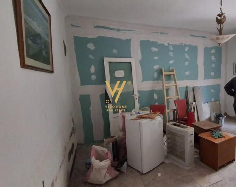 JEPET GARSONIERE 25 M2 ME QERA NE QENDER 50.000 LEKE