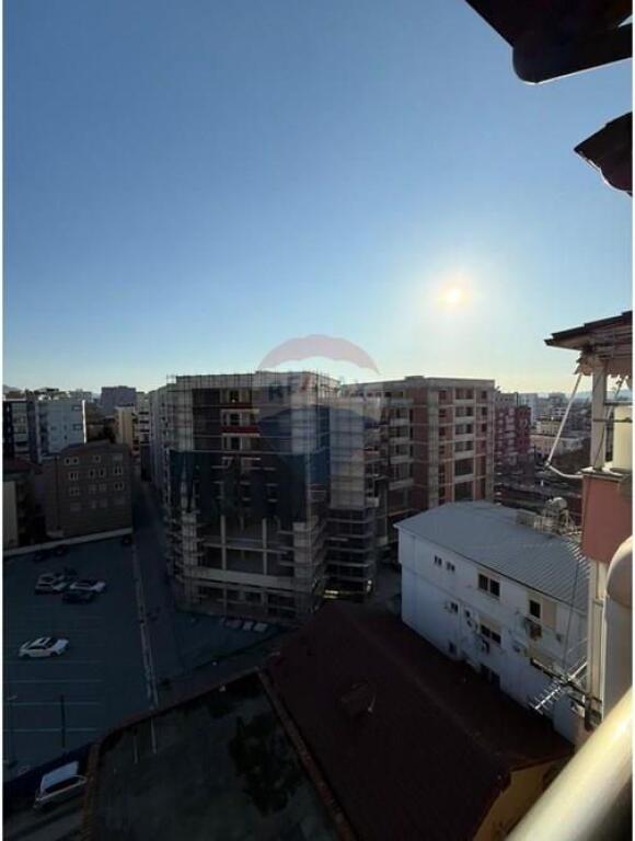 Shitet Apartament 2+1+2 – Rruga 5 Maji