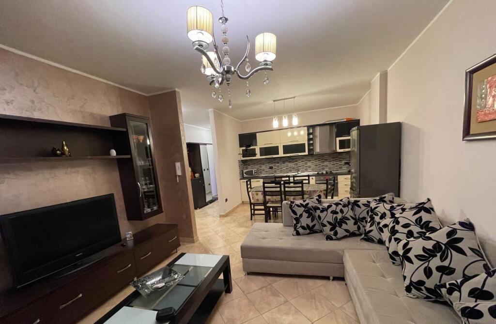 APARTAMENT ME QERA 2+1 XHAMLLIKU 70.000 LEKE