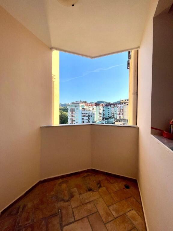 Shitet Apartament 3+1+2 Komuna e Parisit