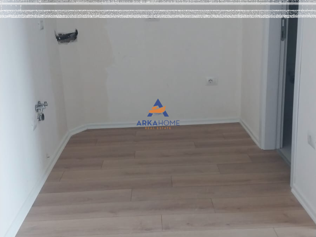 JEPET ME QERA APARTAMENT 2+1+BALLKON "RRUGA BARIKADA" 50000 LEKE
