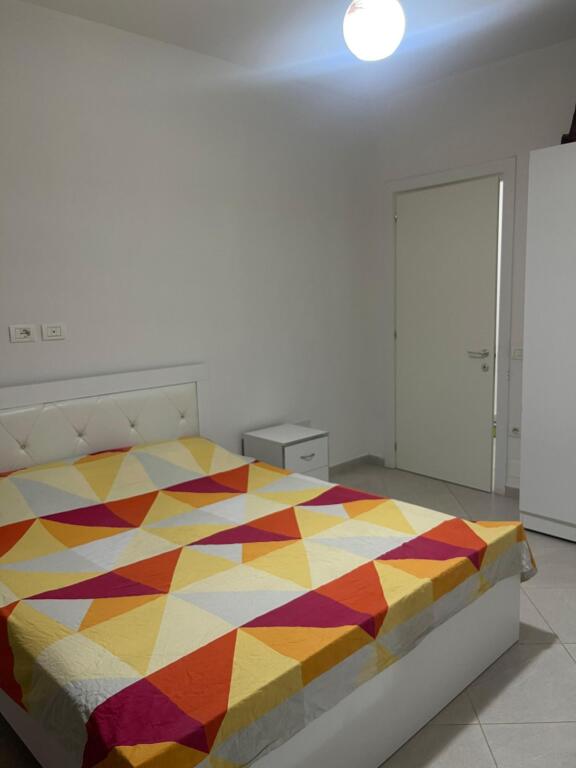 Jepet apartament me Qera 1+1+ Post Parkimi ne Green City - 45.000 leke!