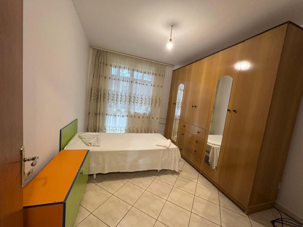 🏢Don Bosko,prane Xhamise jepet me qera apartament 2+1+2,i mobiluar 40,000Leke