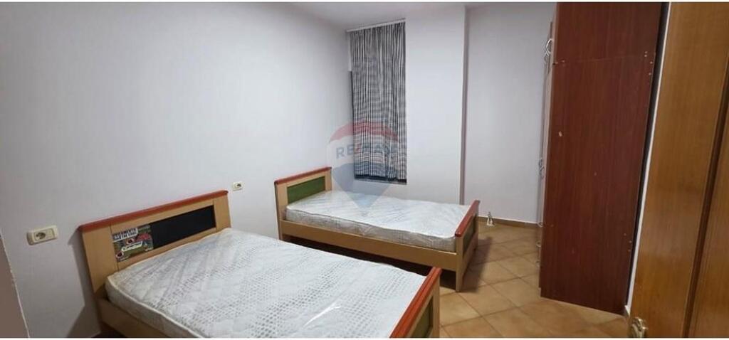 Jepet me qira apartament 2+1 Shkolla e Bashkuar !