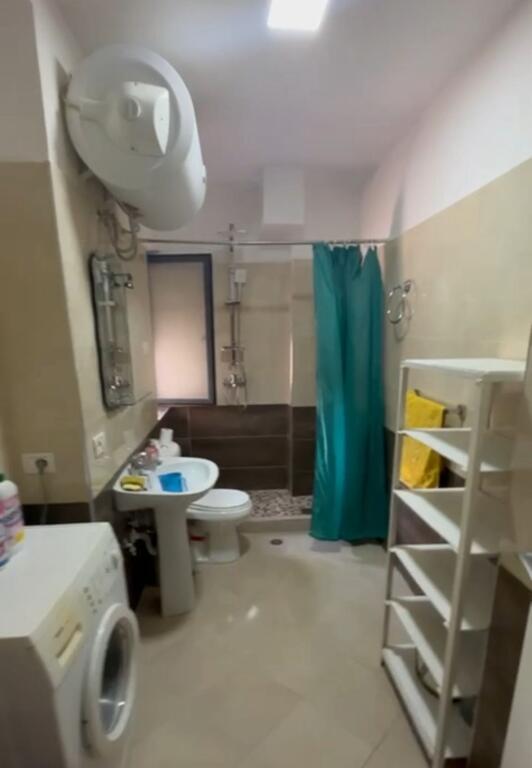 Apartament 1+1 me kuzhine me vete me qera tek Rruga e Dibres, prane Medresese - Tirane (ID D8241Z8)