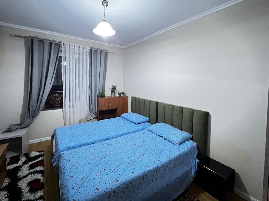 Apartament 2+1 me qera prane rruges Fortuzi