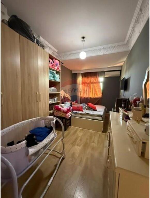 Shitet Apartament 2+1+2 – Rruga 5 Maji