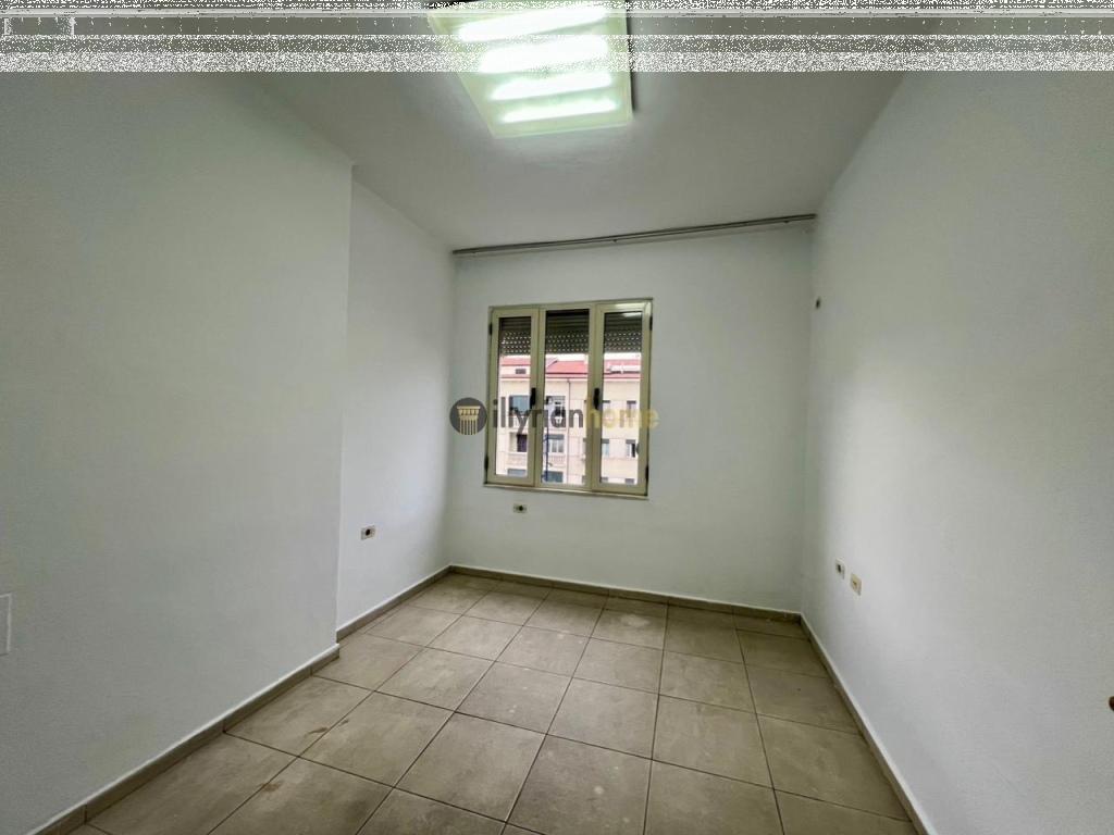 Jepet me Qira Apartament 2+1, “Bulevardi Zogu i Parë”, Tiranë