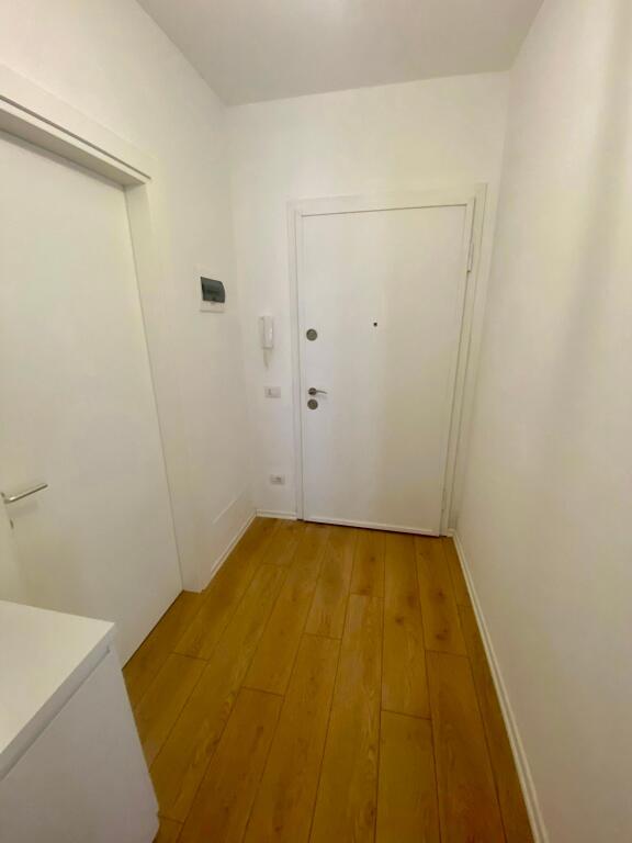 📣 QERA SUPER Apartament 1+1 📍 Rruga "5-Maji" 💶 Cmimi 55.000 Leke/Muaj ✨