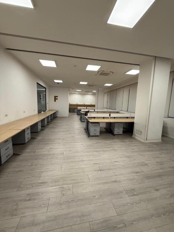 ZYRE ME QERA 1000 M2 RRUGA E KAVAJES 17.000 EURO