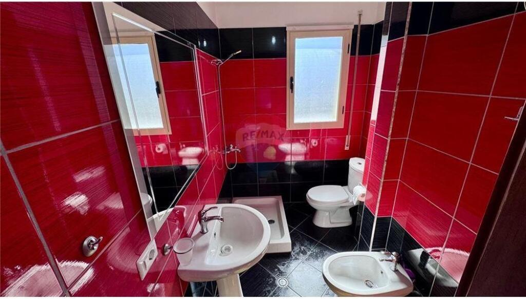 🏠 Apartament 2+1 – Për Qira 📍 Qendër, pranë Teatrit “Petro Marko” – Rr. Sulejman Delvina, Vlorë