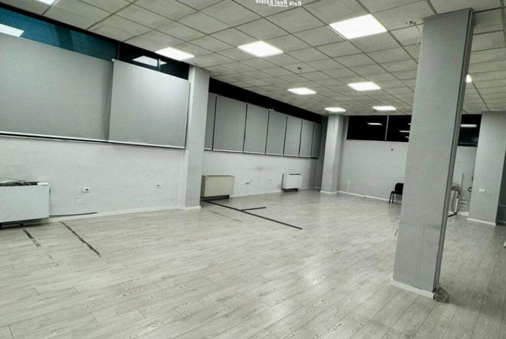 Ufficio\duplex in Affitto in Via E Kavajes (ID BZ2793) Tirana