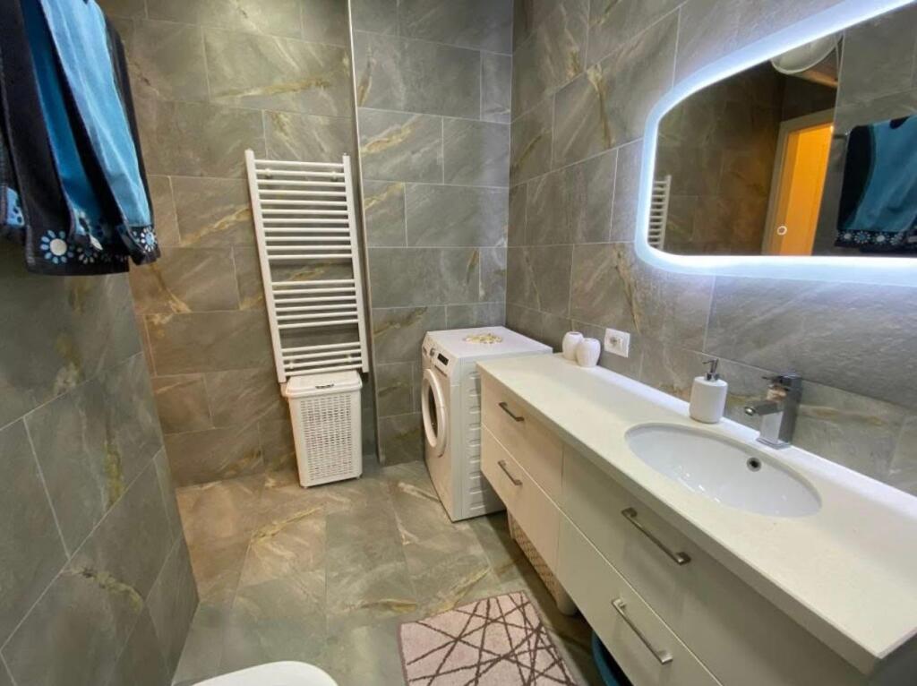 🏡 APARTMENT 2+1+2 FOR RENT – BOTANICAL GARDEN / NEAR THE MOSQUE