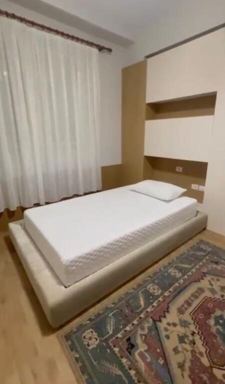 Jepet me qira ne qender te Tiranes apartament 2+1!