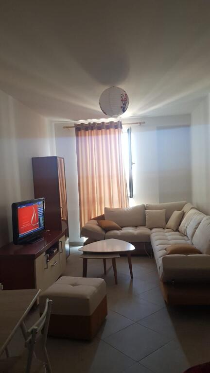 OCCASIONE! Complesso Turdiu, Campo di Aviazione Appartamento 1+1 in affitto. Prezzo 40.000 Lek.