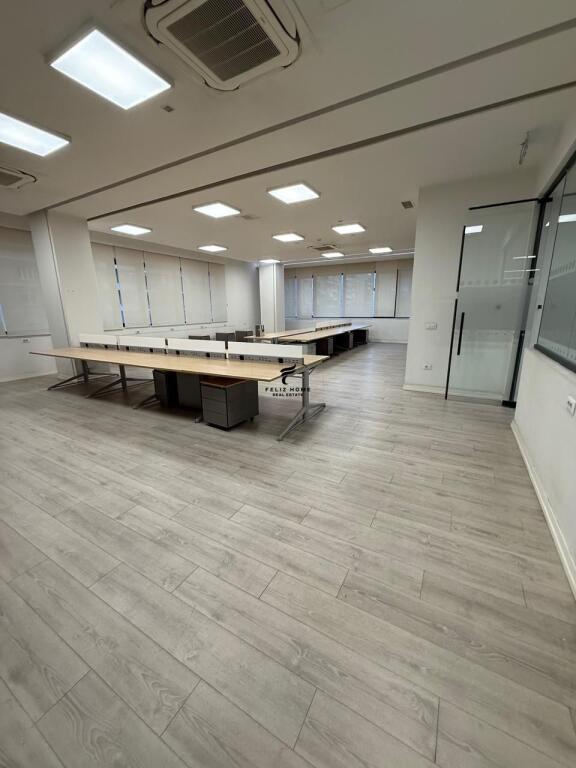 ZYRE ME QERA 1000 M2 RRUGA E KAVAJES 17.000 EURO