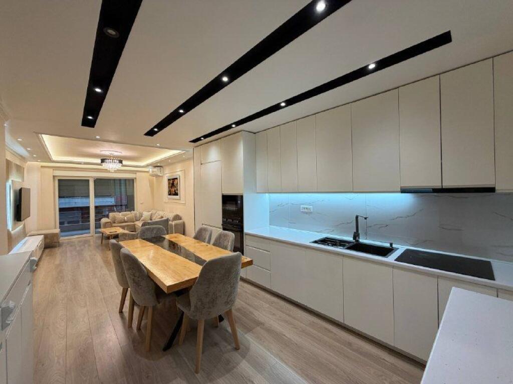 Appartamento 2+1+2 Parcheggio a Colombo al Lago Secco