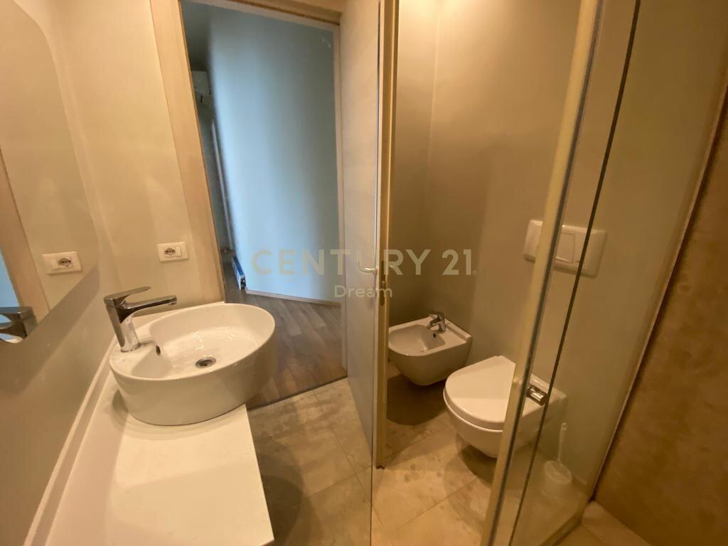 Jepet Vile me Qira - Kompleksi White House TEG