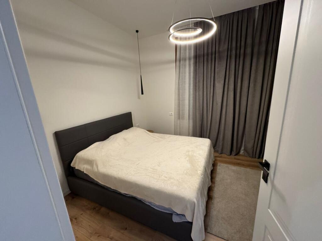 super apartament me qira 5 minuta nga Komuna e Parisit