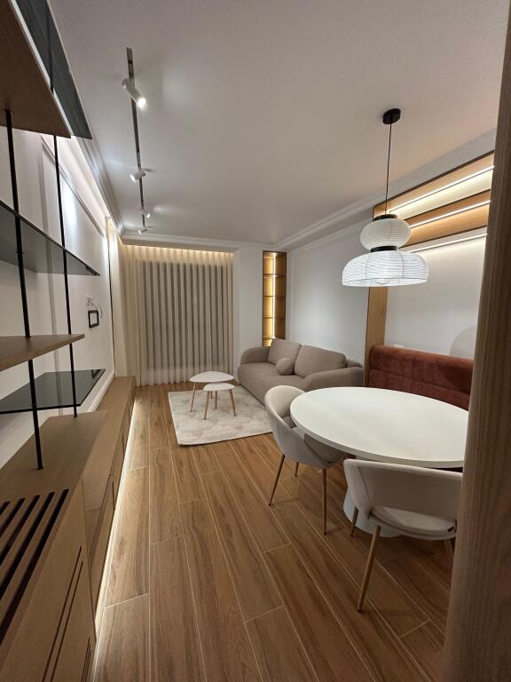 Jepet me qira apartment 1+1 në zonën e Komunës së Parisit