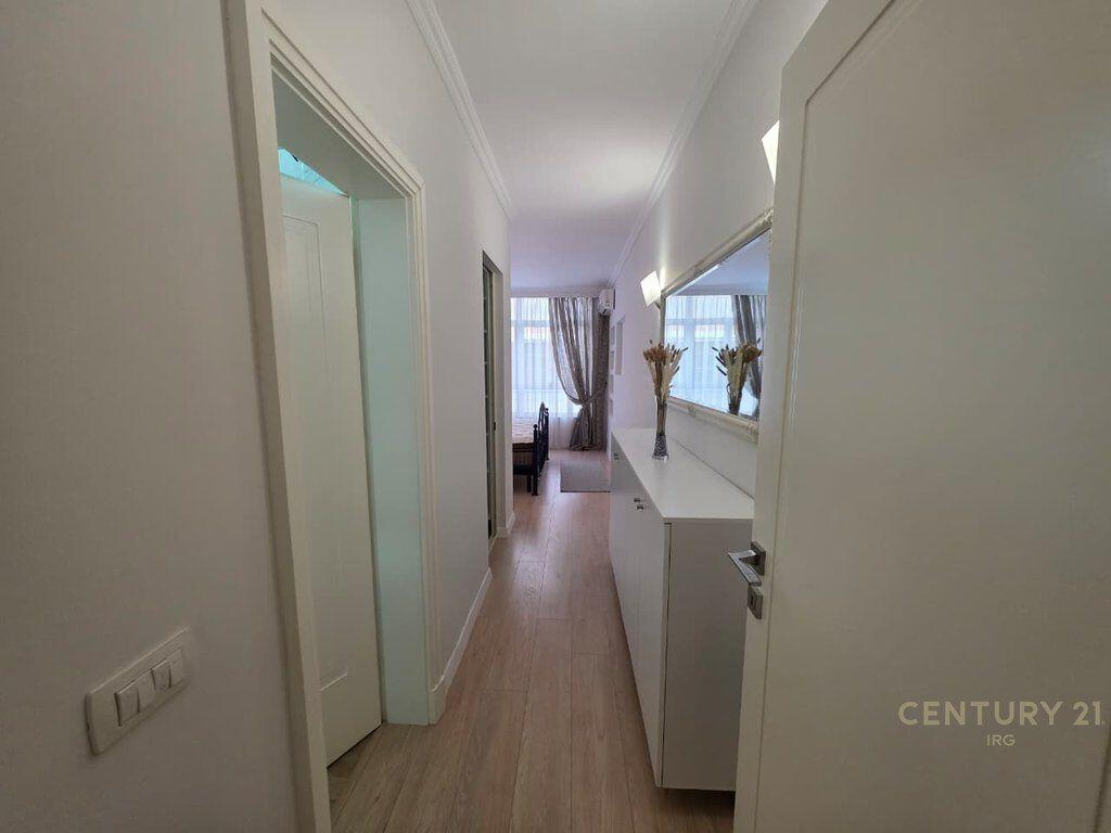 Apartament 3+1+2 tek Eleonora Njesia 13. Per Qira 900 € /Muaj Sip. Totale  118m2